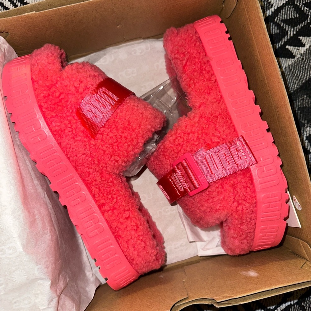 UGG Flufflita platform slides in PINK
